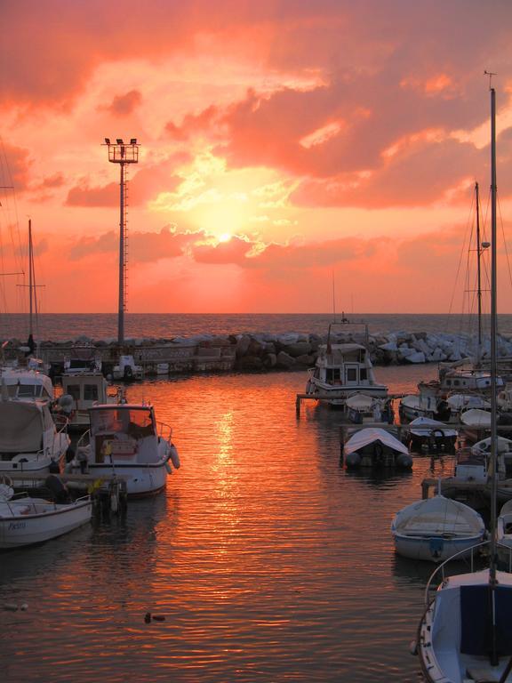 La Finestra Sul Mare B&B Ливорно Екстериор снимка